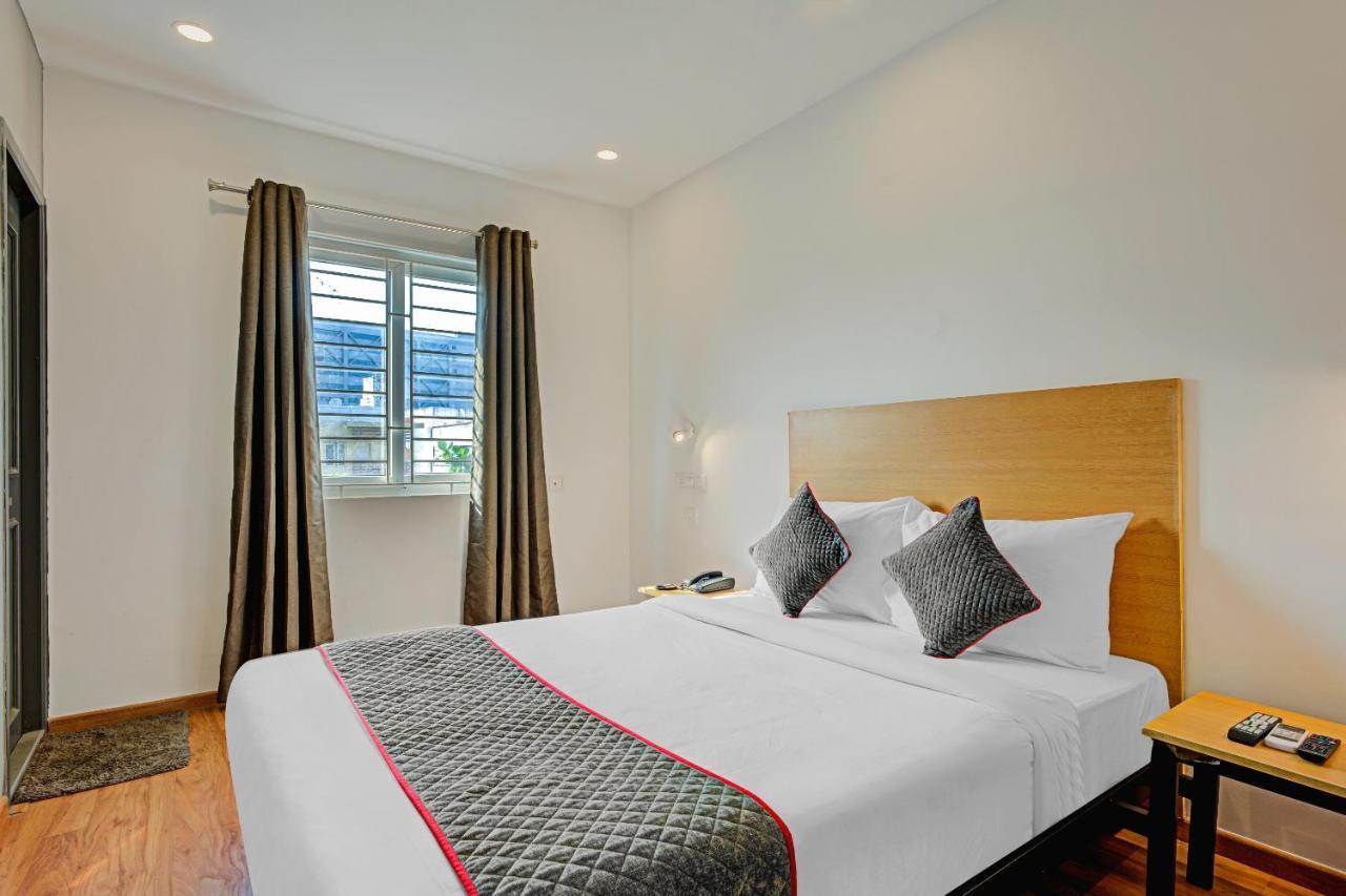 Oyo Townhouse 74871 Thoraipakkam Hotel Csennai Kültér fotó