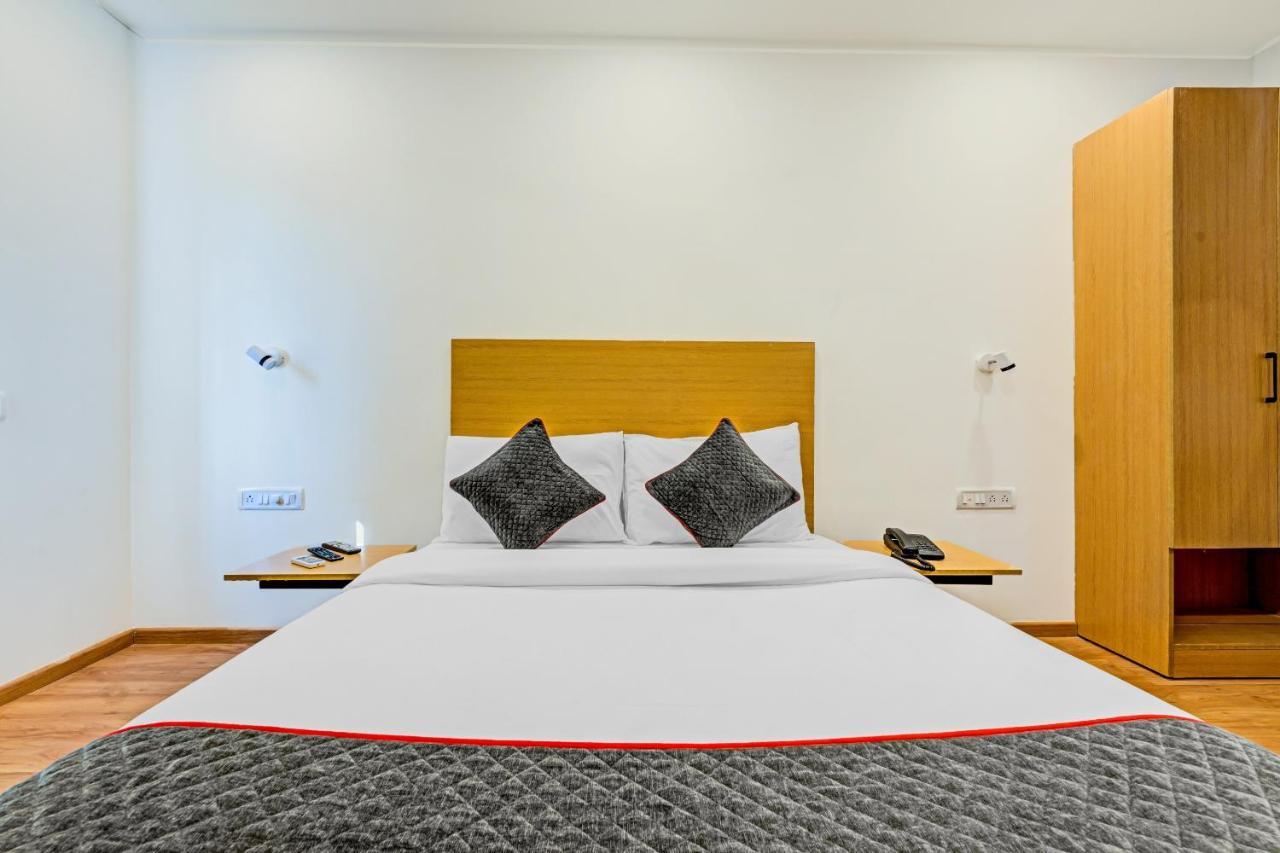 Oyo Townhouse 74871 Thoraipakkam Hotel Csennai Kültér fotó