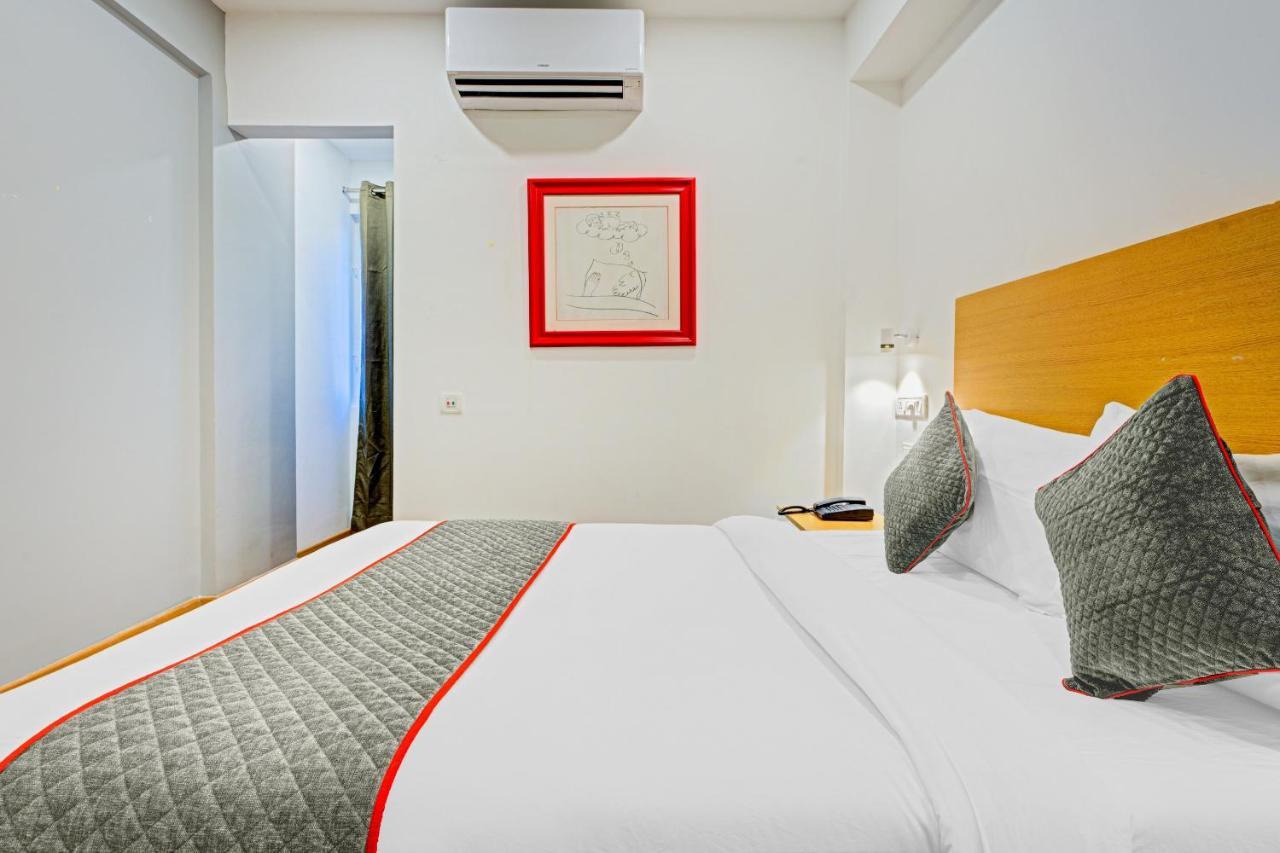 Oyo Townhouse 74871 Thoraipakkam Hotel Csennai Kültér fotó