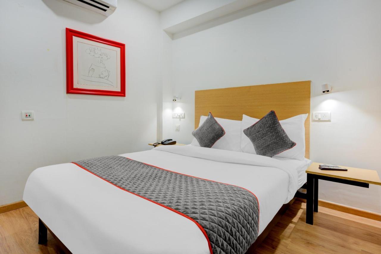 Oyo Townhouse 74871 Thoraipakkam Hotel Csennai Kültér fotó