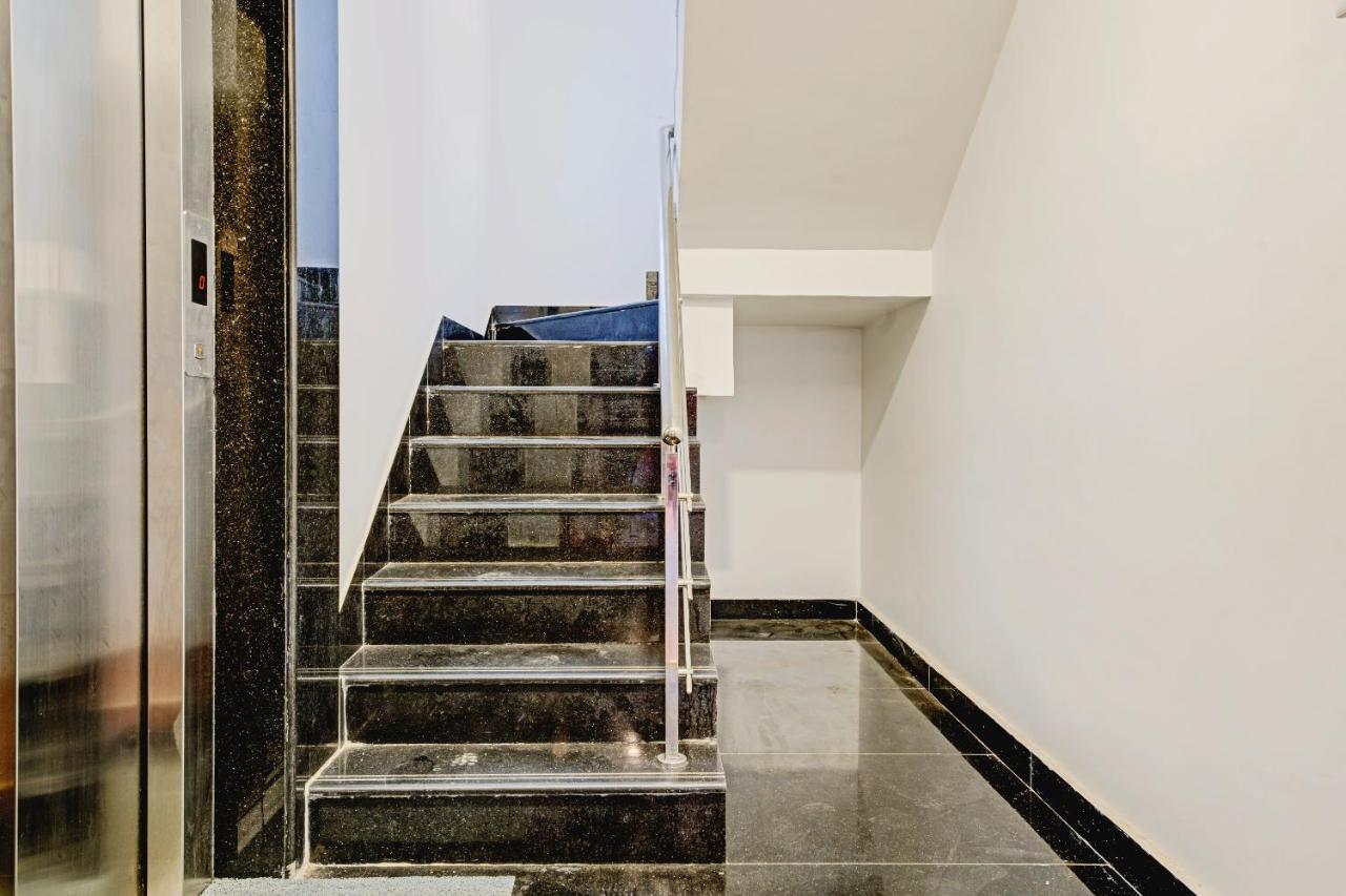 Oyo Townhouse 74871 Thoraipakkam Hotel Csennai Kültér fotó